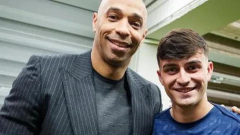 《八方旅人》全球探险销量突破600万里程碑！🌍🎮